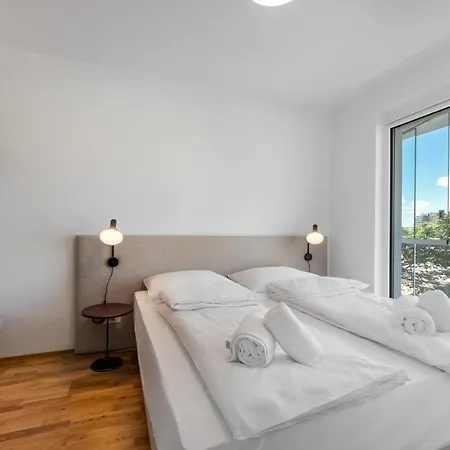 Modern One-bedroom Masarykova With Private Parking * Lublaň