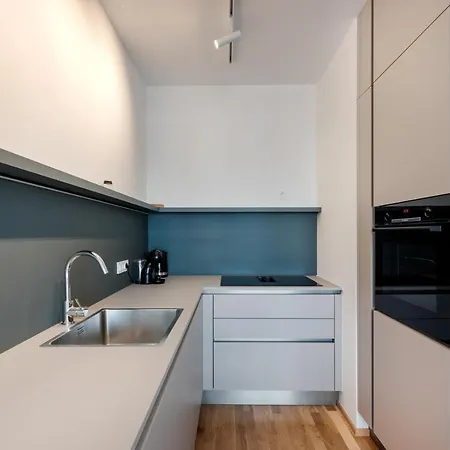 Modern One-bedroom Masarykova With Private Parking Apartmán