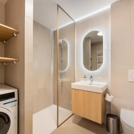 Modern One-bedroom Masarykova With Private Parking * Lublaň