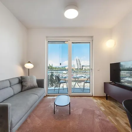 Modern One-bedroom Masarykova With Private Parking * Lublaň